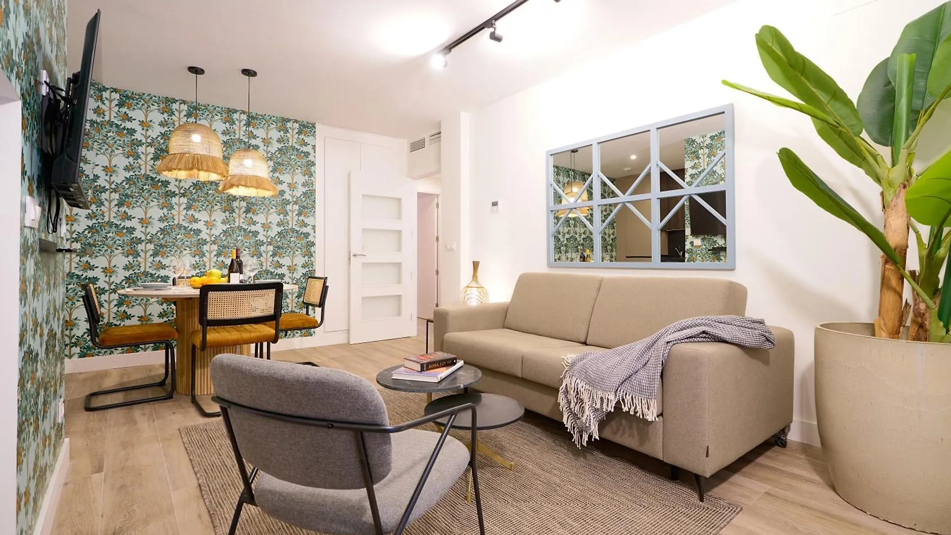 Casa Pizarro, By Homing U Aparthotel Seville 0*,  Spain